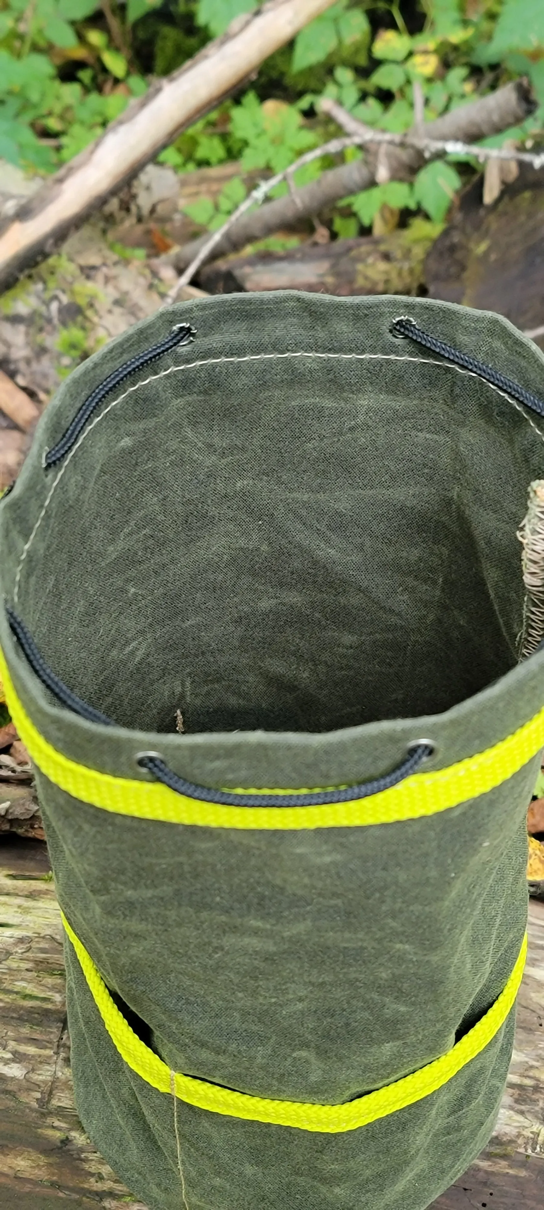 Cedar Bucket Bag with Outside Pockets and Vintage Trim Small